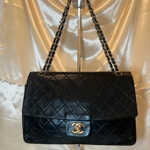 SOLD ♡ Chanel Vintage Classic Flap Bag Lambskin Medium Authentic